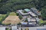 福井南特別支援学校は城山を背にして立っています